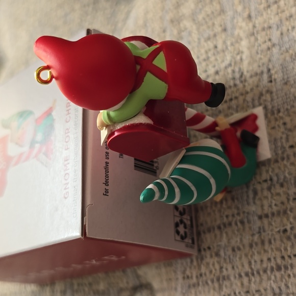 HALLMARK DISNEY KEEPSAKE LETTERS TO SANTA CHRISTMAS TREE ORNAMENT - Picture 6 of 12